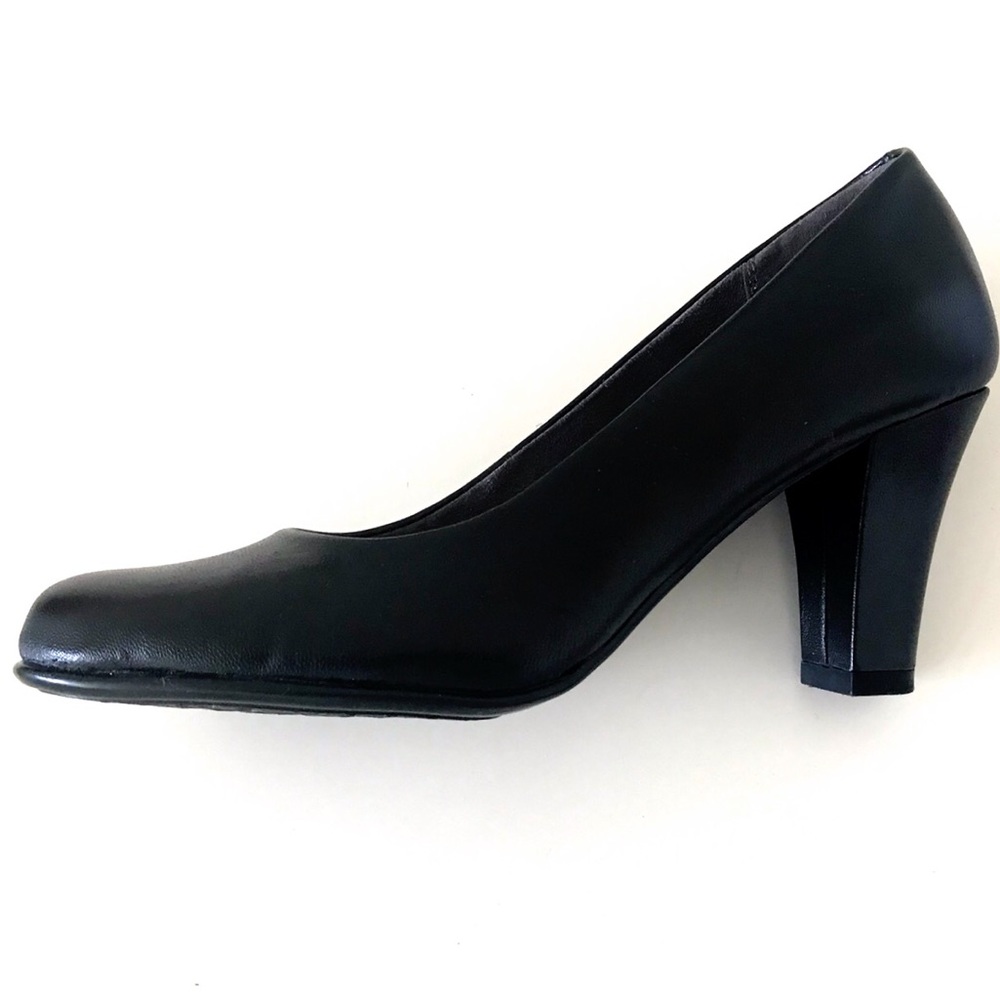 Aerosoles Major Role black leather heel pumps